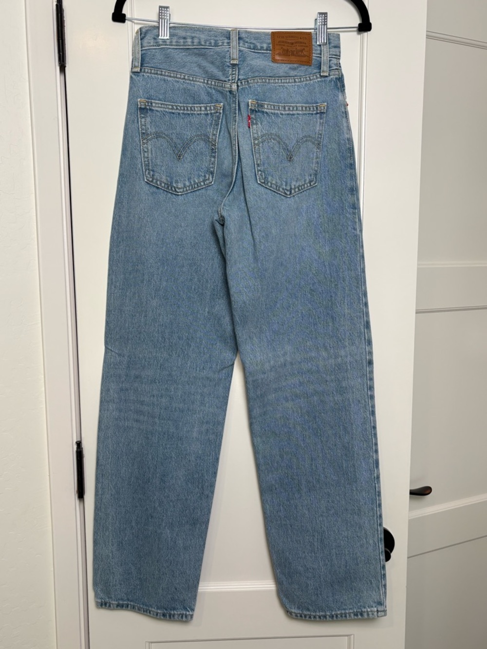 Levi's Straight Leg Dad Jeans (24) - Picture 5 of 6